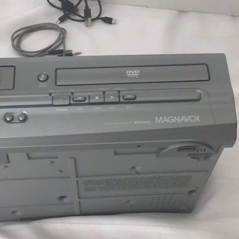 Magnavox DVD/VCR playerMWD2205